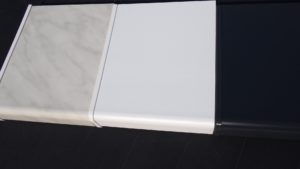 Vnitřní plastové parapety - šedý mramor, bílá, antracit