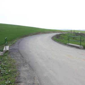Obslužná komunikace při poldru „Pískovna“, Hať