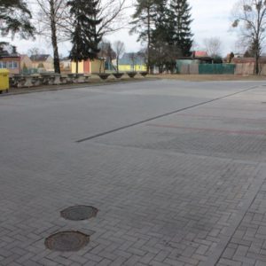 Parkoviště při ZŠ Kravaře