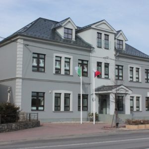 Zateplení fasády obecního úřadu a ZŠ, Hrabyně
